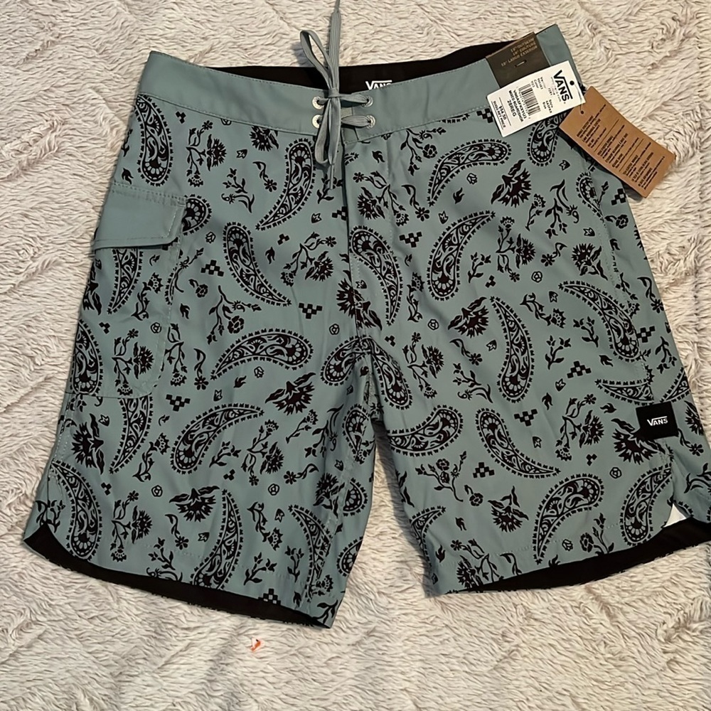 NWT VANS Bandana Print Board Shorts Size 28
